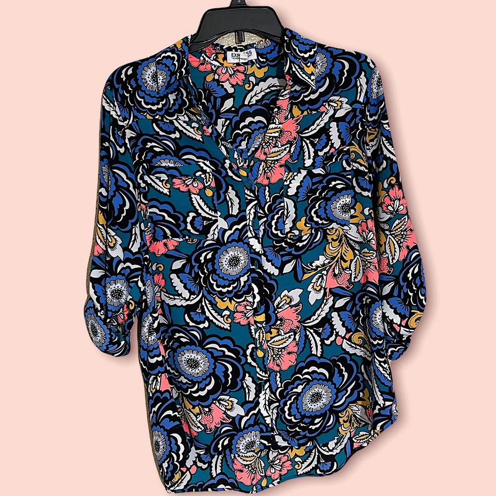 💙Express Multi-Colored Floral Button Up💙